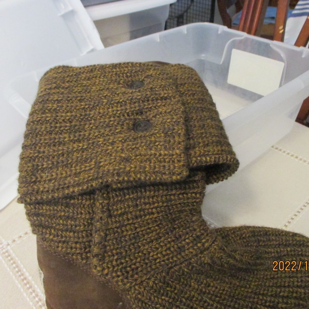 UGG BOOTS, SIZE 8, MEDIUM BROWN